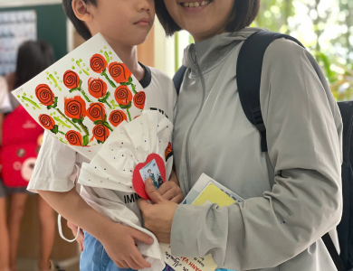 Từ ngày cho con học tại Mẫu giáo Họa Mi 14A, mình cảm nhận rõ sự thay đổi: con tự lập hơn, biết chào hỏi, yêu thích đi học. Cô giáo luôn cập nhật tình hình của bé mỗi ngày nên ba mẹ rất yên tâm. Thật sự biết ơn các cô vì sự tận tâm và chuyên nghiệp.”