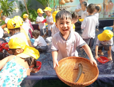 HOẠT ĐỘNG TRẢI NGHIỆM 