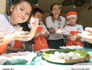 TRÔI NƯỚC TẶNG MẸ NGÀY 8/3