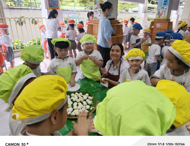 TRÔI NƯỚC TẶNG MẸ NGÀY 8/3