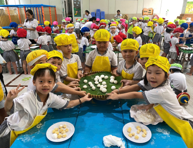 TRÔI NƯỚC TẶNG MẸ NGÀY 8/3